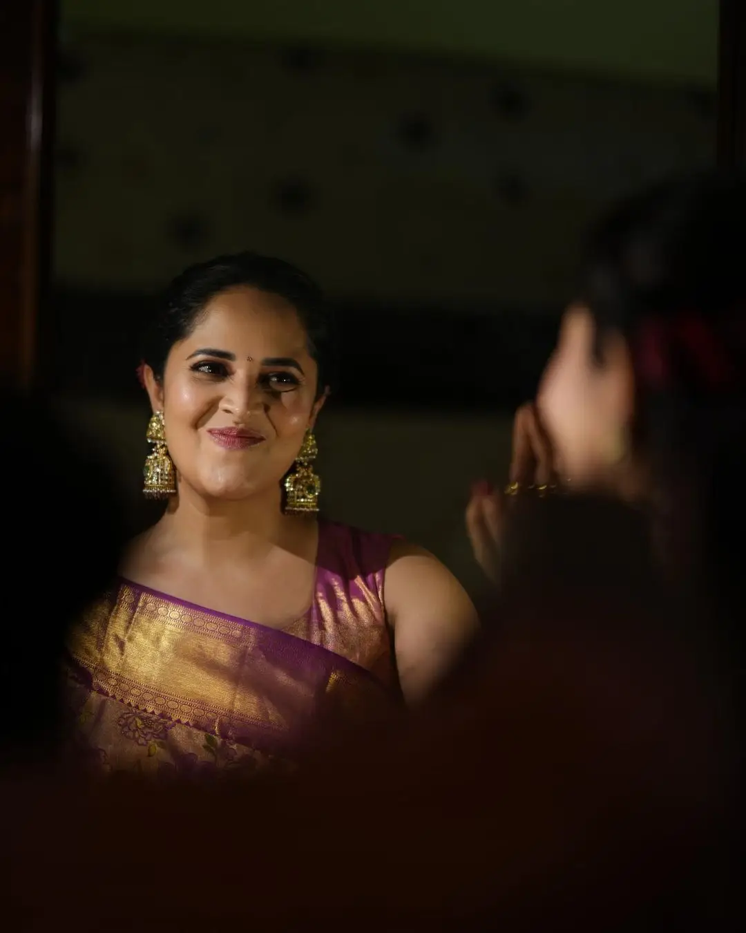 ANASUYA BHARADWAJ WEARING BEAUTIFUL EARRINGS BLUE PATTU SAREE BLOUSE 4